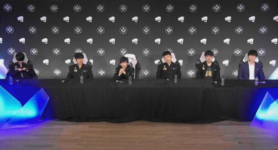 迪士尼扭曲仙境公开神秘PV 夜鸦学园化身像素风格引期待